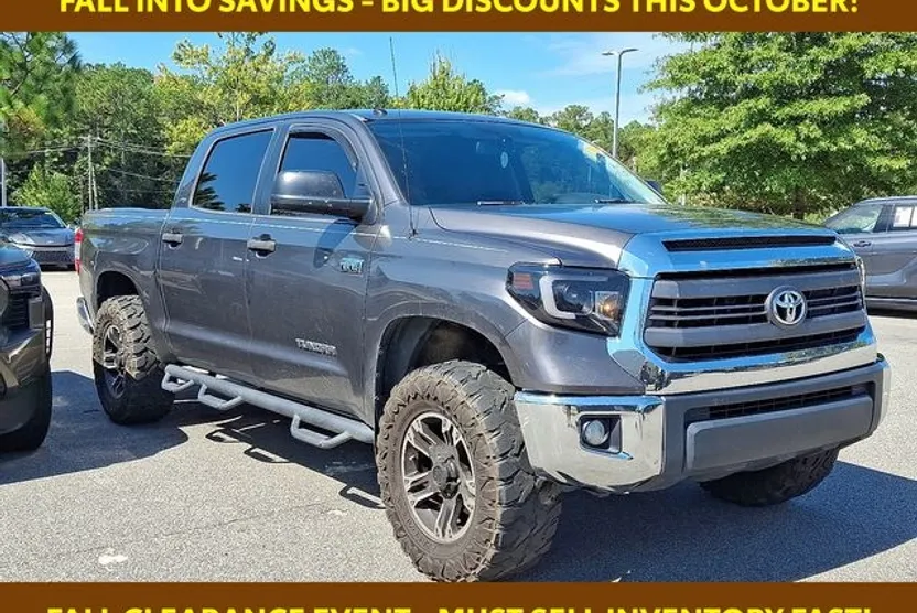 2015 Toyota Tundra SR5 CrewMax photo 1