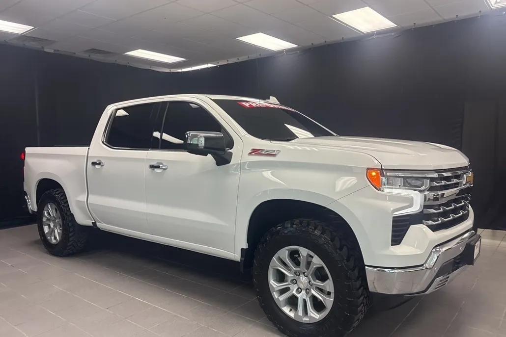 2025 Chevrolet Silverado 1500 LTZ photo 1