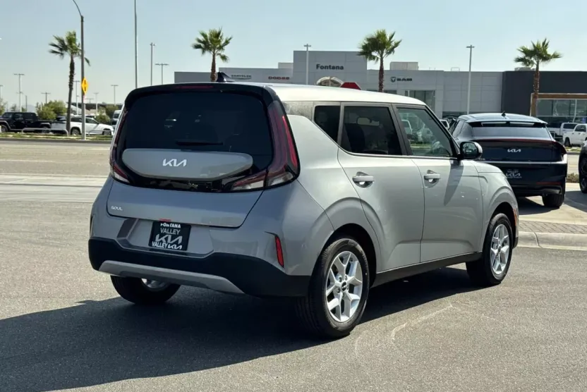 2025 Kia Soul LX photo 1