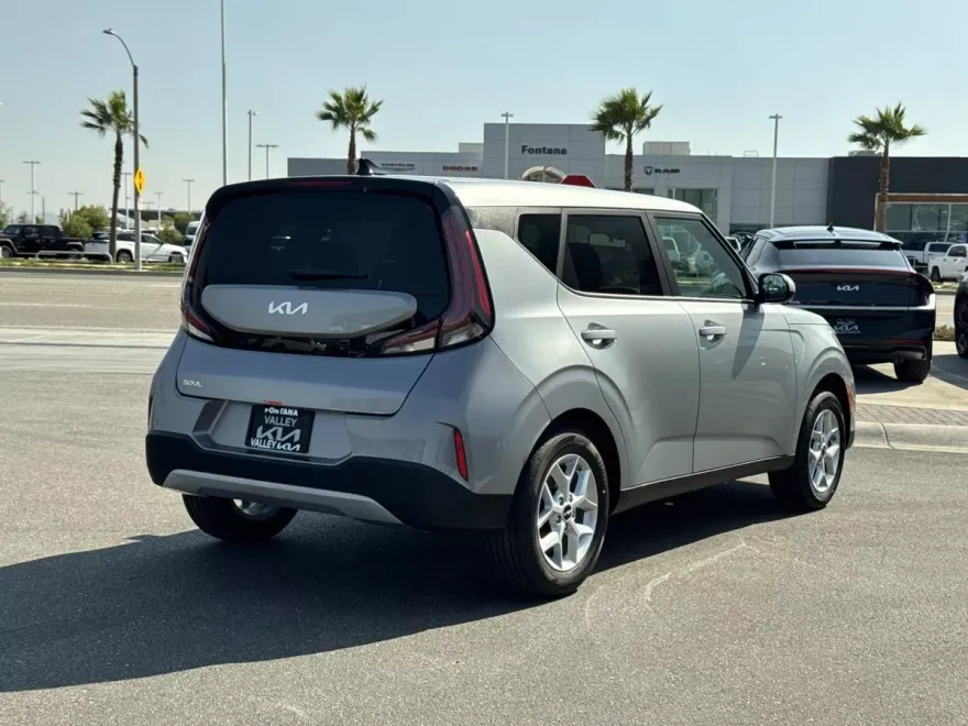 2025 Kia Soul LX photo 1