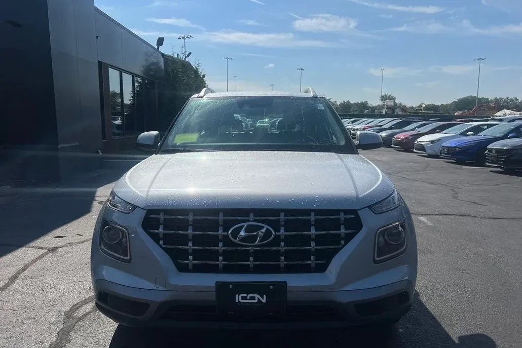 2022 Hyundai Venue SEL Limited photo 1