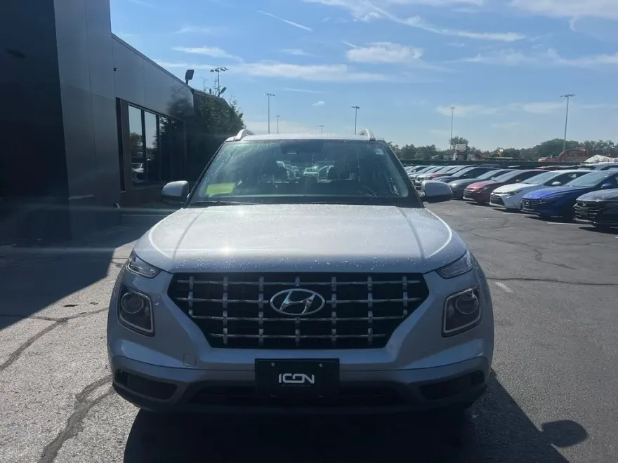 2022 Hyundai Venue SEL Limited photo 1