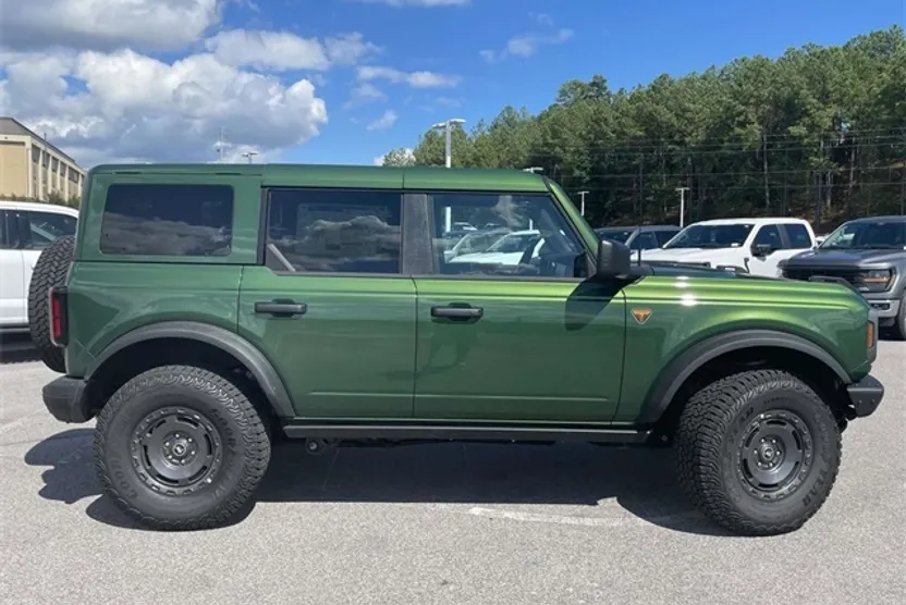 2025 Ford Bronco Badlands photo 1