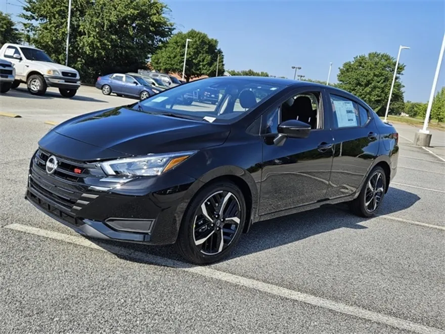 2025 Nissan Versa 1.6 SR photo 1