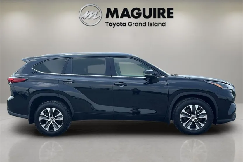 2022 Toyota Highlander XLE photo 1