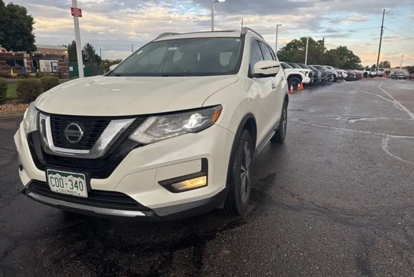 2018 Nissan Rogue SL photo 1