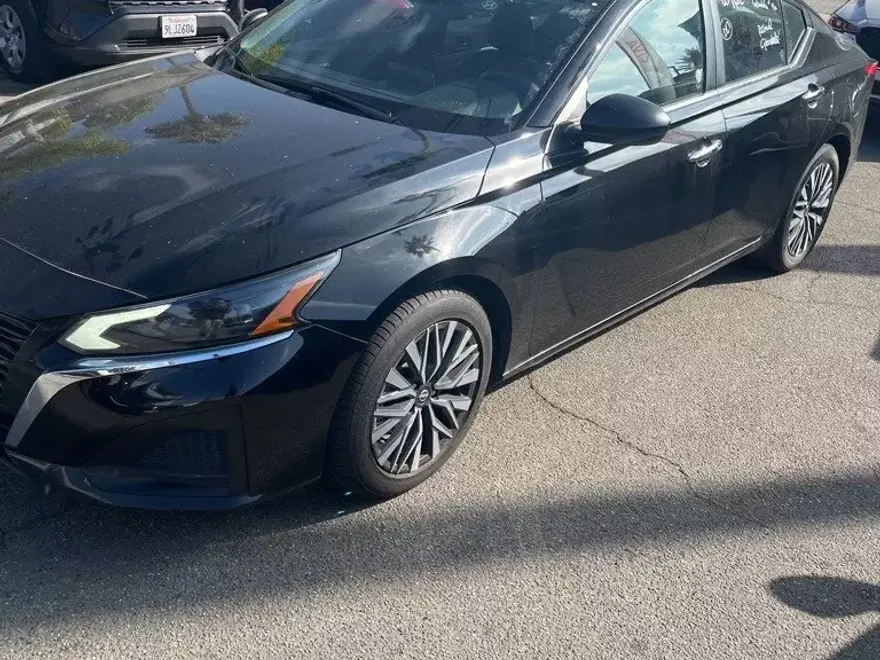 2024 Nissan Altima 2.5 SV photo 1