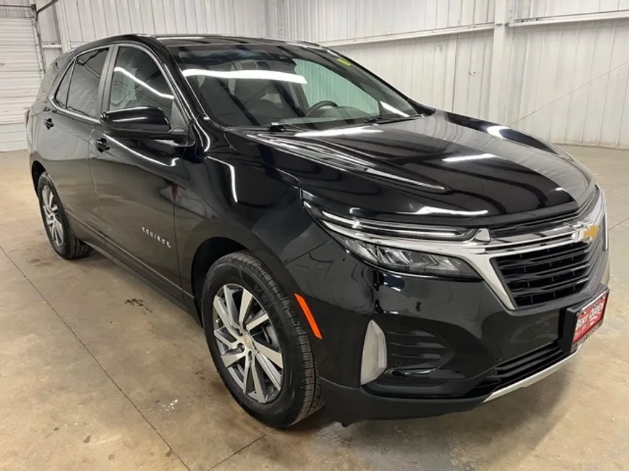 2022 Chevrolet Equinox LT photo 1