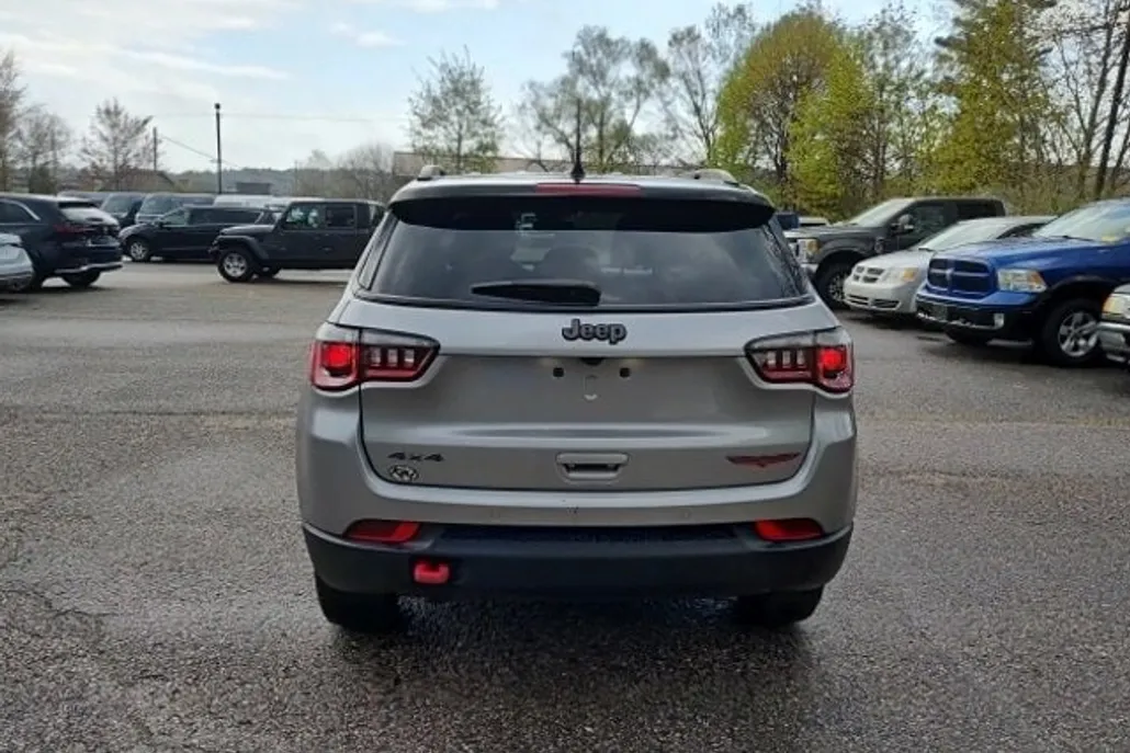 2024 Jeep Compass Trailhawk photo 1