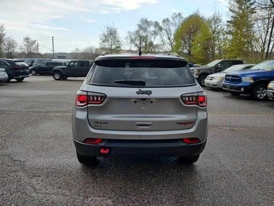 2024 Jeep Compass Trailhawk photo 1