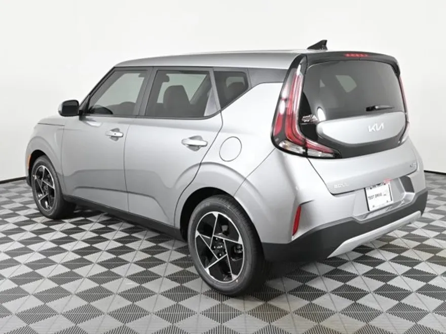 2025 Kia Soul EX photo 1