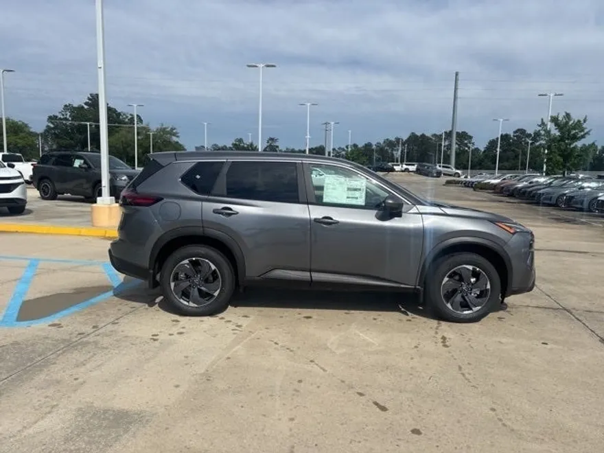 2025 Nissan Rogue SV photo 1