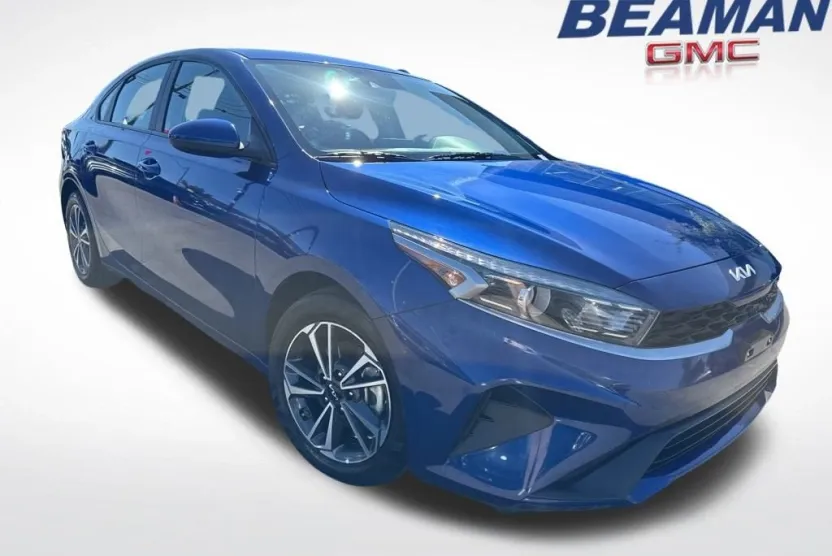 2024 Kia Forte LXS photo 1