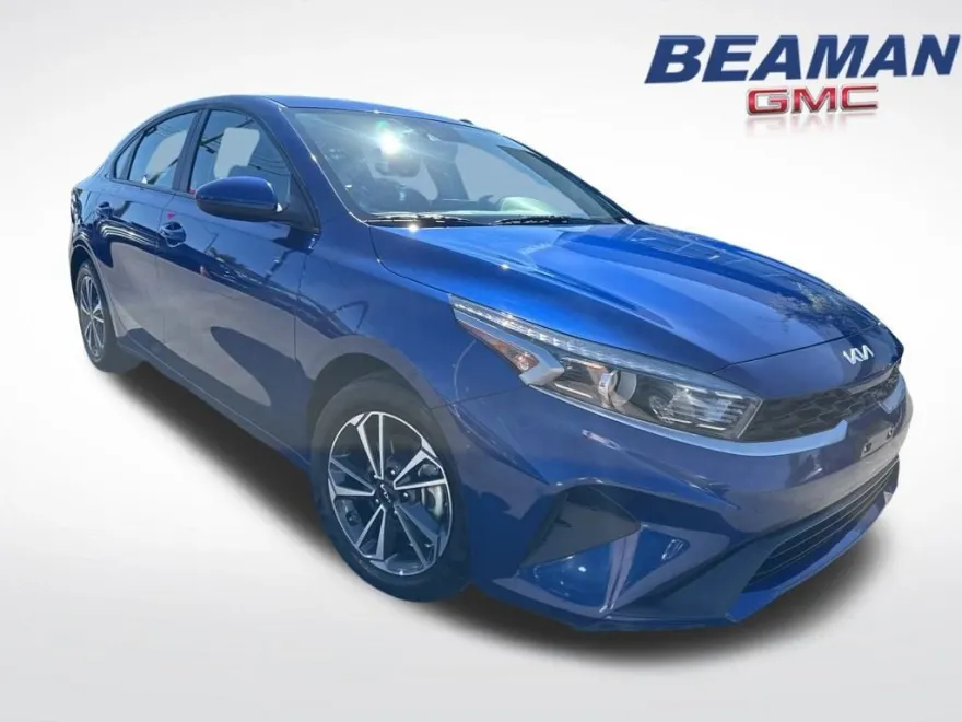 2024 Kia Forte LXS photo 1
