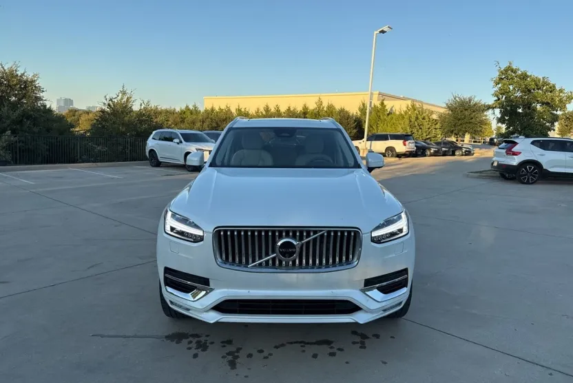 2024 Volvo XC90 AWD Plus photo 1