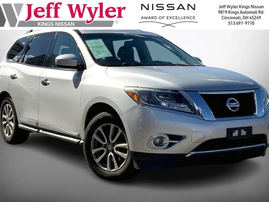 2016 Nissan Pathfinder SL photo 1