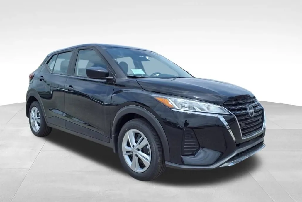 2025 Nissan Kicks Play S photo 1