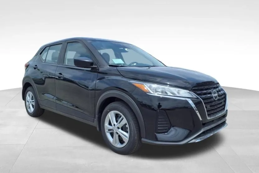 2025 Nissan Kicks Play S photo 1
