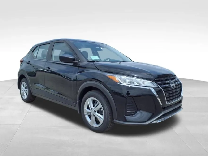 2025 Nissan Kicks Play S photo 1