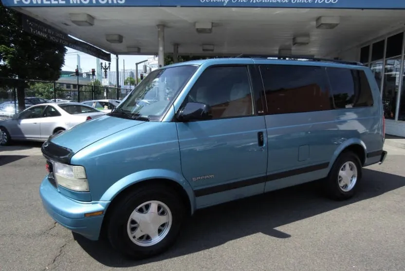 1995 Gmc Safari SLE photo 1