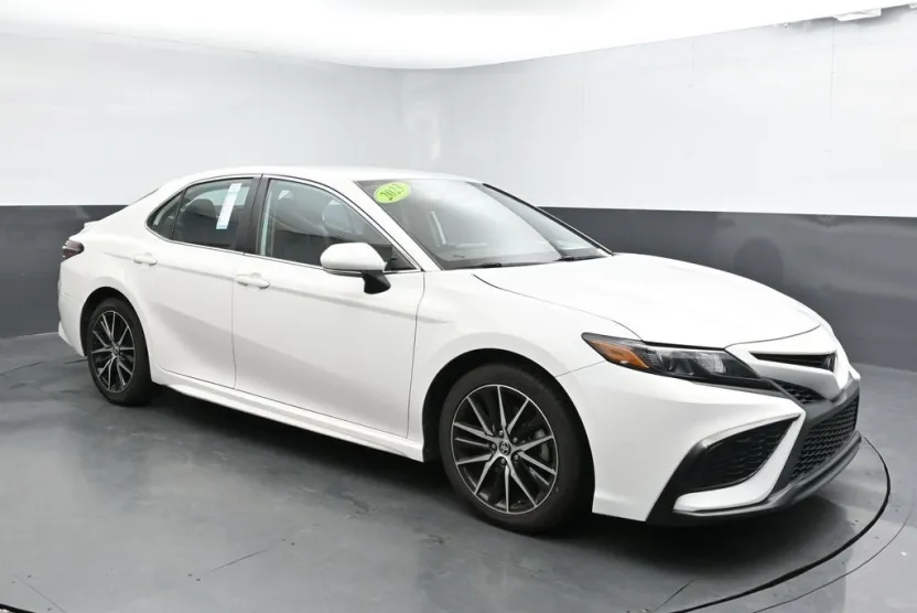 2023 Toyota Camry SE photo 1