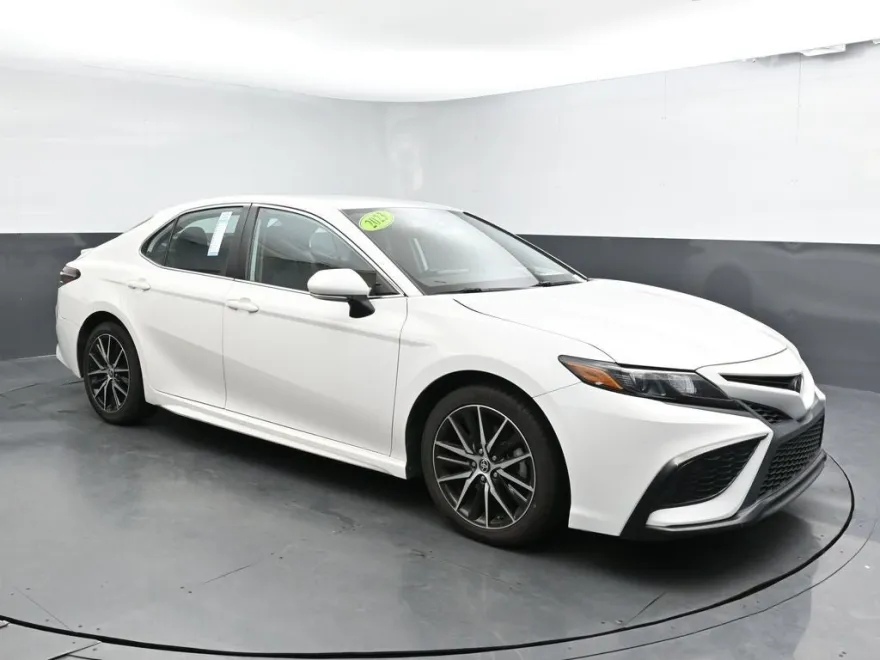 2023 Toyota Camry SE photo 1