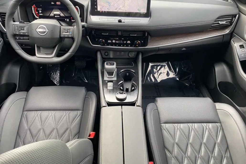 2026 Nissan Rogue Platinum photo 1