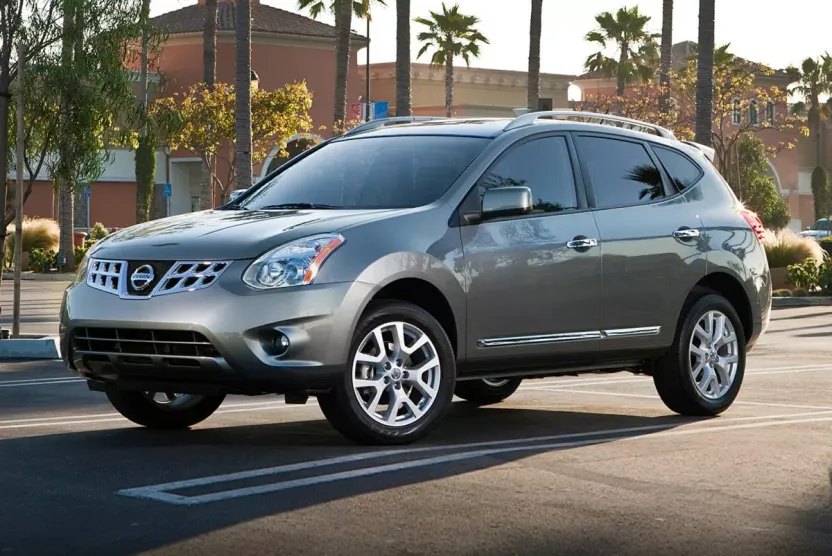 2013 Nissan Rogue SV photo 1