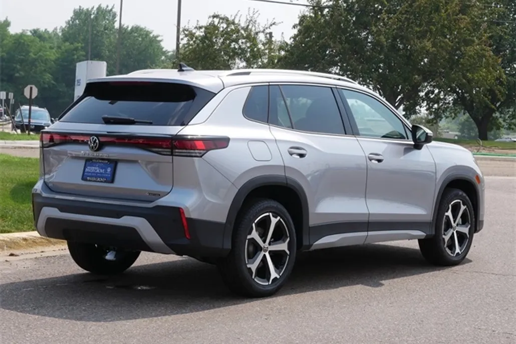 2025 Volkswagen Tiguan SE photo 1