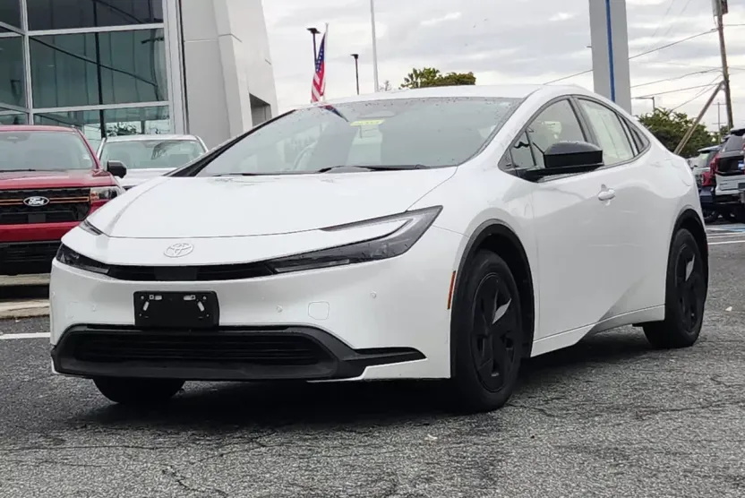 2024 Toyota Prius LE photo 1