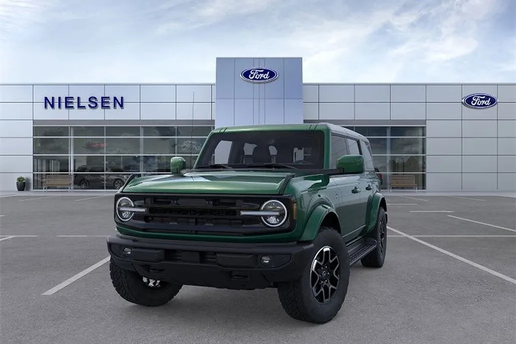 2025 Ford Bronco Outer Banks photo 1