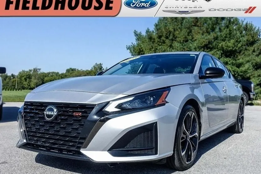 2023 Nissan Altima 2.5 SR photo 1
