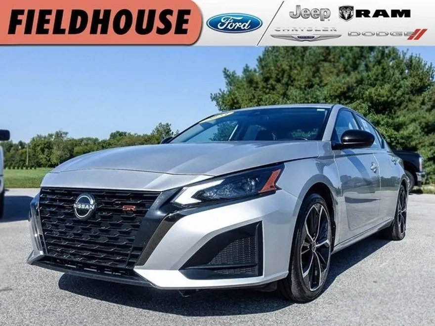 2023 Nissan Altima 2.5 SR photo 1