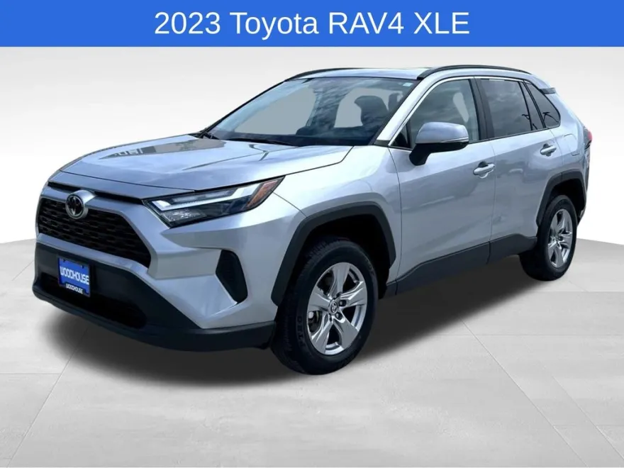 2023 Toyota RAV4 XLE photo 1