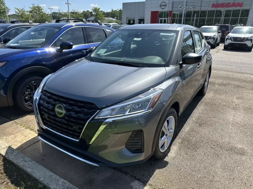2025 Nissan Kicks Play S photo 1