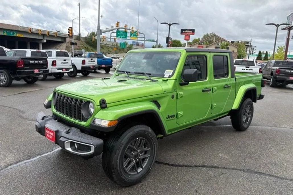 2025 Jeep Gladiator Sport S photo 1