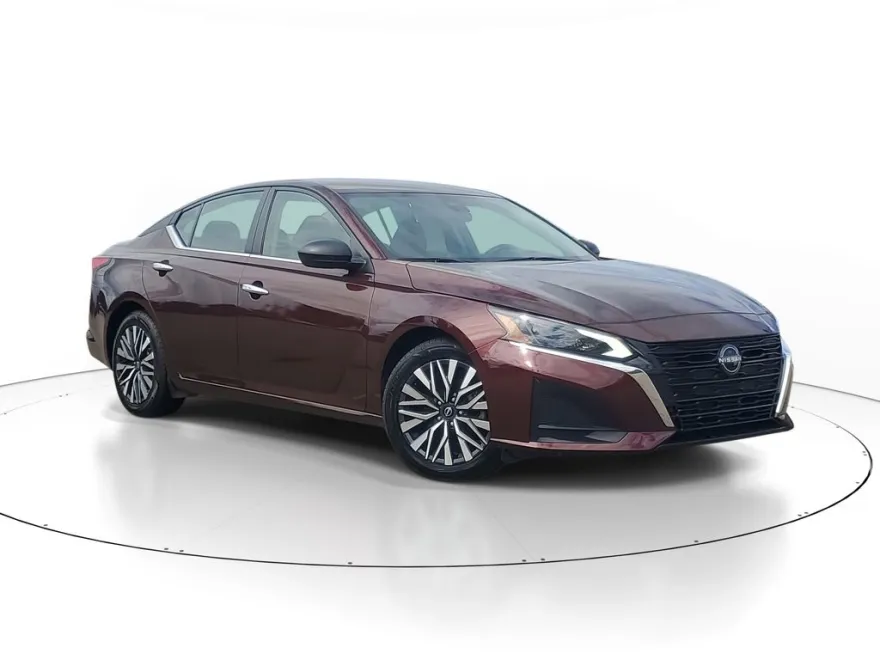 2024 Nissan Altima 2.5 SV photo 1