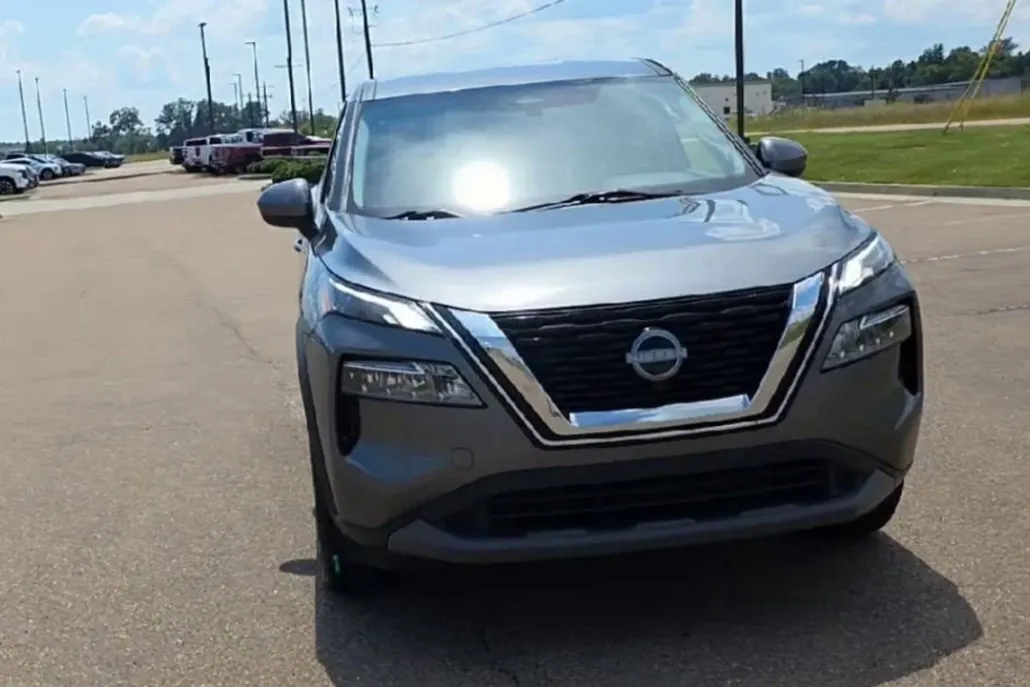 2023 Nissan Rogue SV photo 1