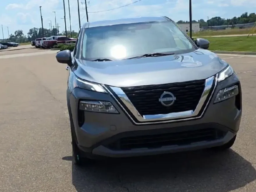 2023 Nissan Rogue SV photo 1