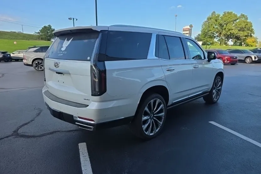 2025 Cadillac Escalade Premium Luxury photo 1