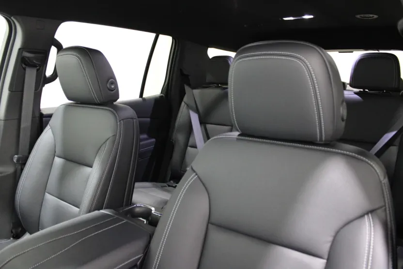 2026 Chevrolet Traverse photo 1