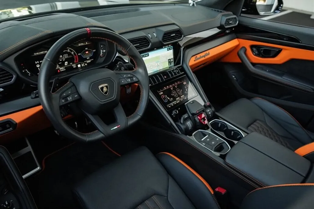 2023 Lamborghini Urus S photo 1