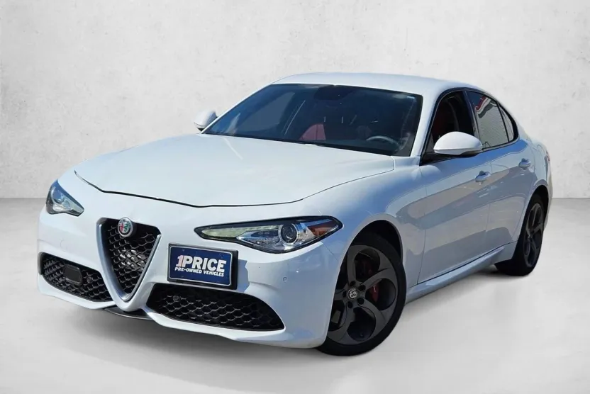 2018 Alfa Romeo Giulia photo 1