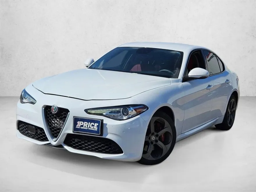 2018 Alfa Romeo Giulia photo 1