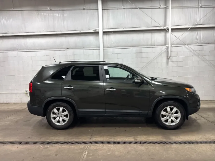 2012 Kia Sorento LX photo 1