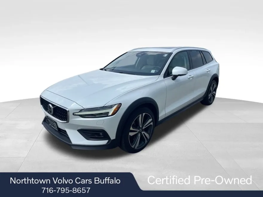 2023 Volvo V60 Cross Country B5 Plus photo 1