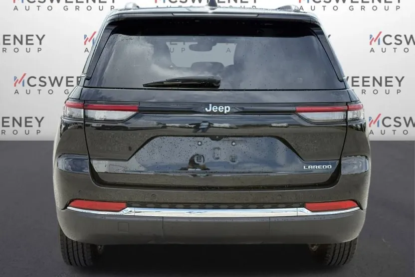 2023 Jeep Grand Cherokee Laredo photo 1