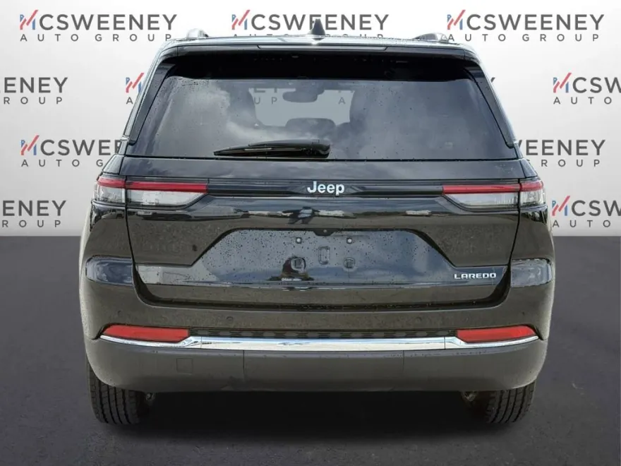 2023 Jeep Grand Cherokee Laredo photo 1