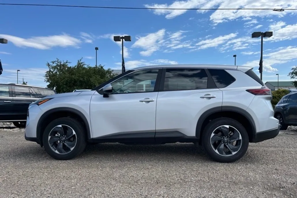 2024 Nissan Rogue SV photo 1
