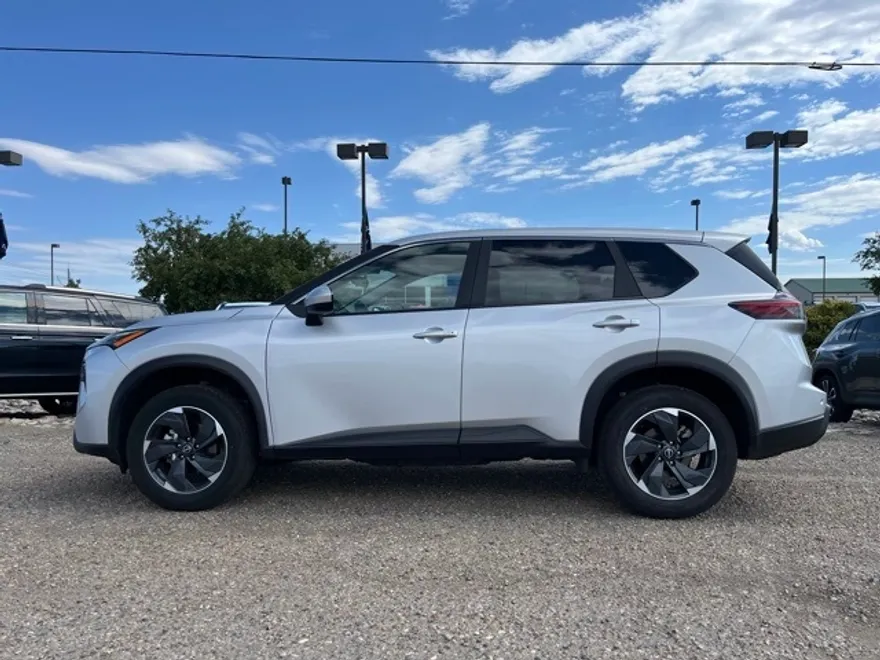 2024 Nissan Rogue SV photo 1
